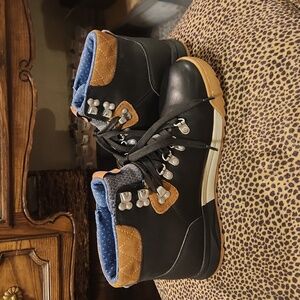 Forsake black/tan boots